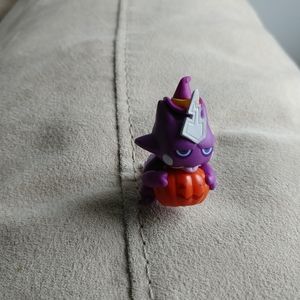 Pokemon Toxel Halloween mini vinyl figure - dark orange pumpkin